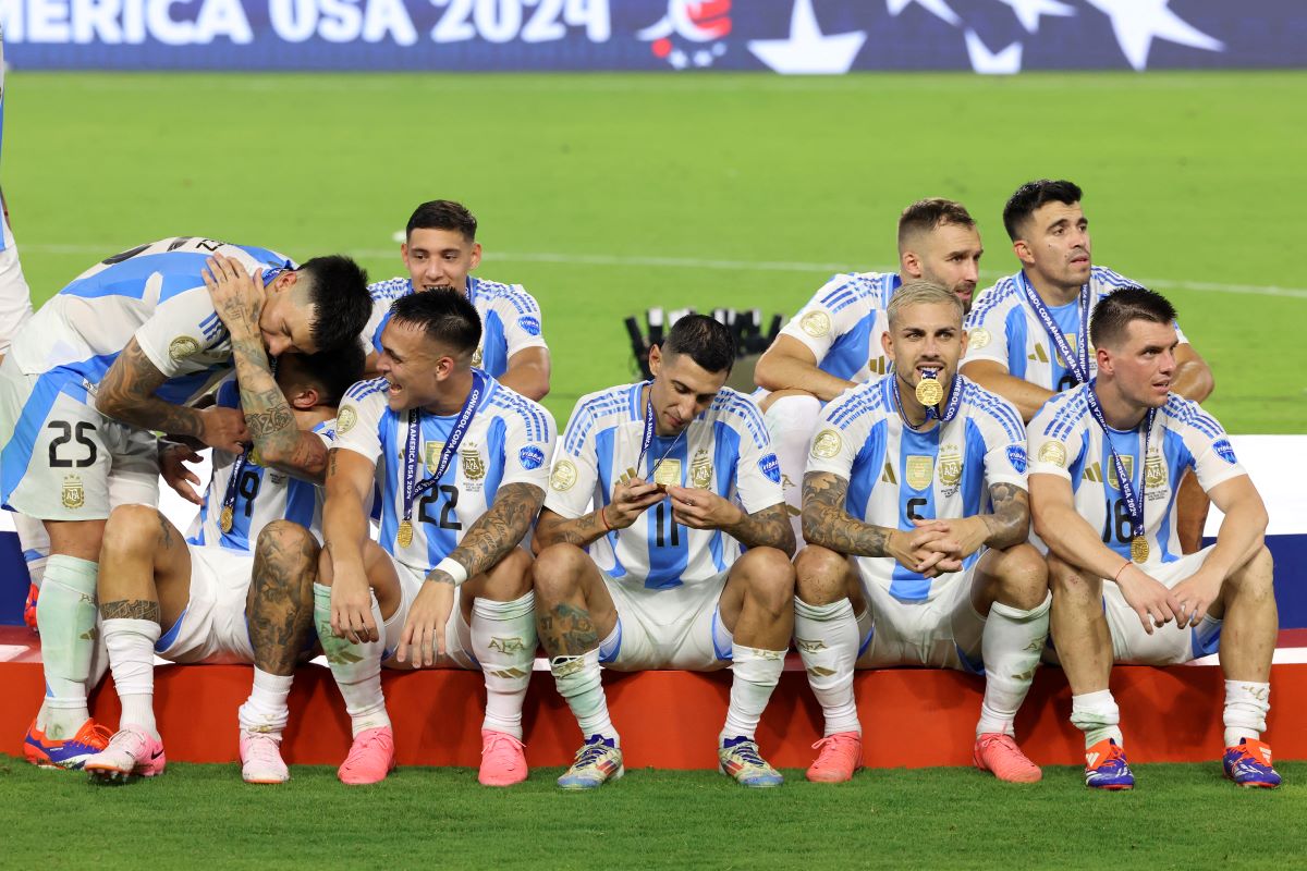 أول نجم أرجنتيني يعلن اعتزاله بعد إحراز كوبا أميركا (صور)